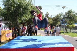 Jogos de Oeiras crianças e adultos a fazer parkour