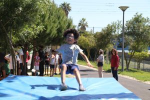 Jogos de Oeiras crianças e adultos a fazer parkour