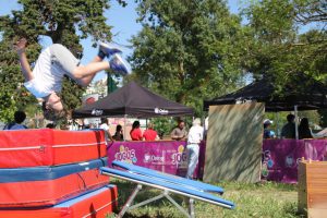 Jogos de Oeiras crianças e adultos a fazer parkour