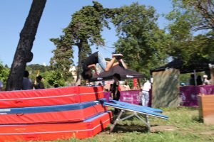 Jogos de Oeiras crianças e adultos a fazer parkour