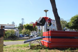 Jogos de Oeiras crianças e adultos a fazer parkour