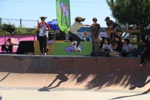 Jogos de Oeiras crianças e adultos a andar de skate