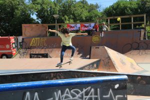 Jogos de Oeiras crianças e adultos a andar de skate