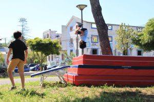 Jogos de Oeiras crianças e adultos a fazer parkour