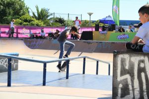 Jogos de Oeiras crianças e adultos a andar de skate