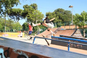 Jogos de Oeiras crianças e adultos a andar de skate