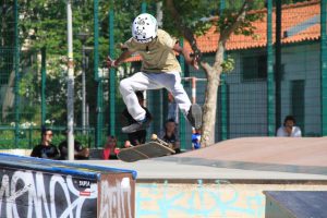 Jogos de Oeiras crianças e adultos a andar de skate