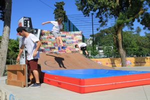 Jogos de Oeiras crianças e adultos a fazer parkour