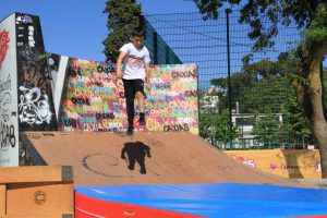 Jogos de Oeiras crianças e adultos a fazer parkour