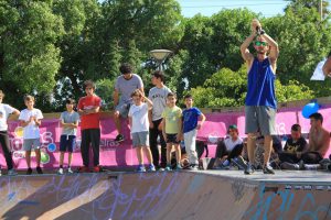 Jogos de Oeiras crianças e adultos a fazer parkour