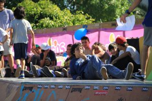 Jogos de Oeiras crianças e adultos a fazer parkour