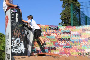 Jogos de Oeiras crianças e adultos a fazer parkour