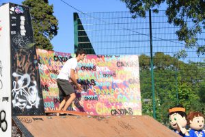 Jogos de Oeiras crianças e adultos a fazer parkour