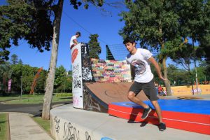 Jogos de Oeiras crianças e adultos a fazer parkour