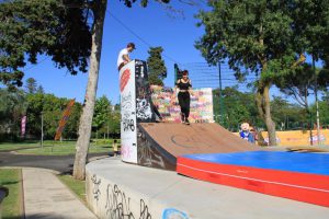 Jogos de Oeiras crianças e adultos a fazer parkour