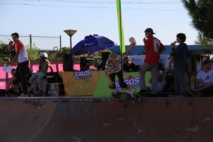 Jogos de Oeiras crianças e adultos a andar de skate