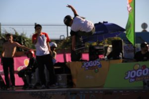 Jogos de Oeiras crianças e adultos a andar de skate