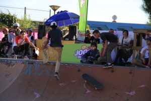 Jogos de Oeiras crianças e adultos a andar de skate