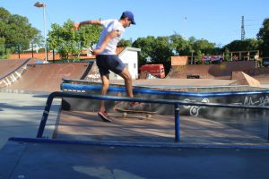 Jogos de Oeiras crianças e adultos a andar de skate