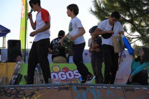 Jogos de Oeiras crianças e adultos a andar de skate