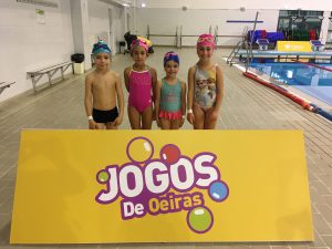 jogos de oeiras crianças a praticar natação