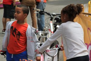 jogos de oeiras crianças a praticar BTT