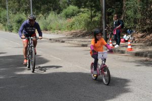 jogos de oeiras crianças a praticar BTT