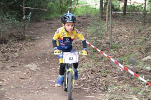 jogos de oeiras crianças a praticar BTT