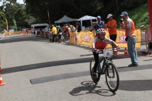 jogos de oeiras crianças a praticar BTT