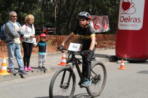 jogos de oeiras crianças a praticar BTT