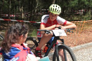 jogos de oeiras crianças a praticar BTT