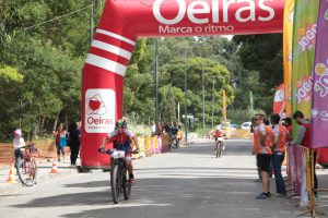 jogos de oeiras crianças a praticar BTT