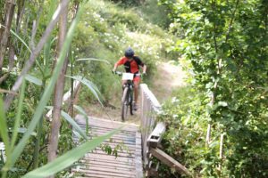 jogos de oeiras crianças a praticar BTT