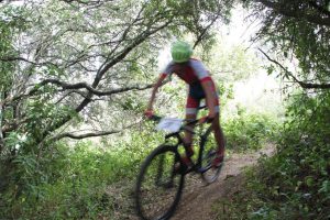 jogos de oeiras crianças a praticar BTT