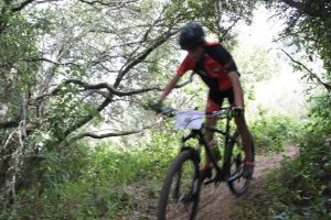 jogos de oeiras crianças a praticar BTT