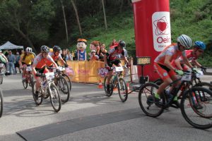 jogos de oeiras crianças a praticar BTT