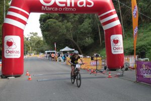 jogos de oeiras crianças a praticar BTT