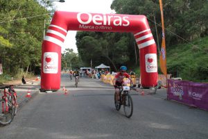 jogos de oeiras crianças a praticar BTT