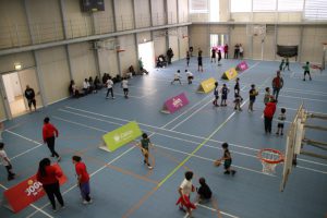 jogos de oeiras crianças a jogar basquetebol