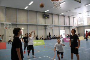 jogos de oeiras crianças a jogar basquetebol