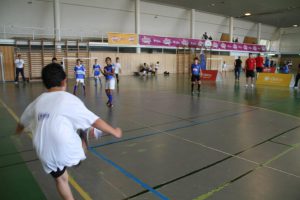 jogos de oeiras crianças a jogar futsal