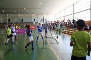 jogos de oeiras crianças a jogar futsal