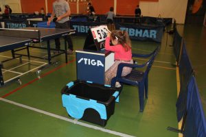 Jogos de Oeiras crianças e adultos a jogar ténis de mesa