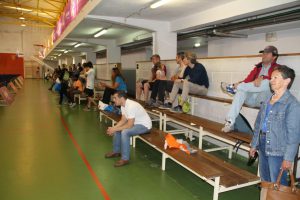 Jogos de Oeiras crianças e adultos a jogar ténis de mesa