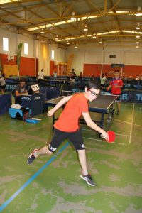 Jogos de Oeiras crianças e adultos a jogar ténis de mesa