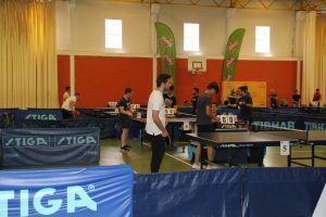 Jogos de Oeiras crianças e adultos a jogar ténis de mesa