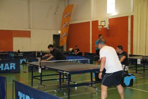 Jogos de Oeiras crianças e adultos a jogar ténis de mesa