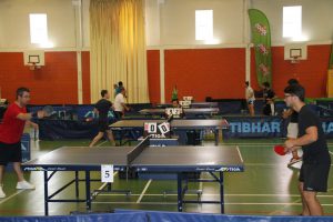 Jogos de Oeiras crianças e adultos a jogar ténis de mesa