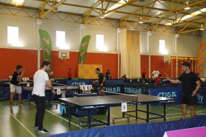 Jogos de Oeiras crianças e adultos a jogar ténis de mesa