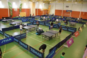 Jogos de Oeiras crianças e adultos a jogar ténis de mesa